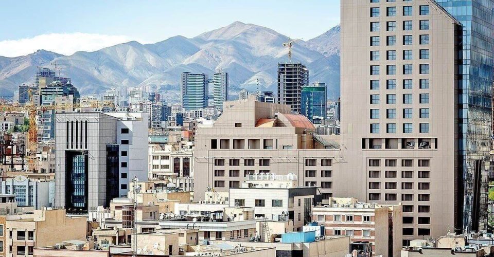وضعیت بازار مسکن بعد از جنگ ۱۲ روزه/ خروج اتباع در کشور چه تاثیر بر قیمت مسکن دارد؟ | املاک پاستور منطقه ۲۲